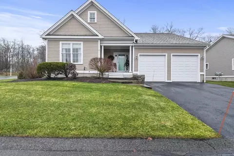 2 Crestview Dr #2, Westport, MA 02790