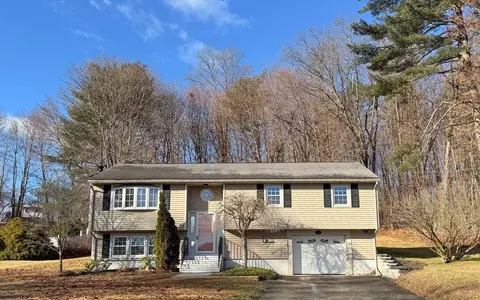 134 Maple St, East Brookfield, MA 01515