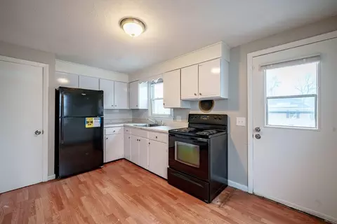 63-65 E Bay Path Ter, Springfield, MA 01109 photo 2