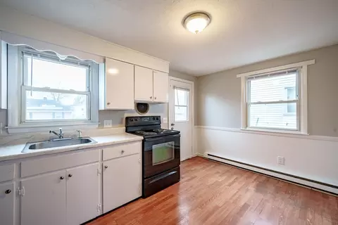 63-65 E Bay Path Ter, Springfield, MA 01109 photo 4