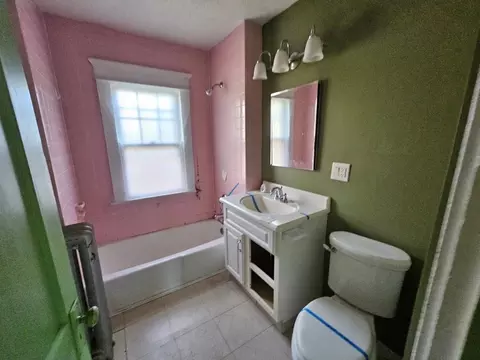 Bath - 73-75 Kenyon St, Springfield, MA 01109 photo 2 of 2