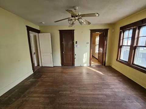 Living - 73-75 Kenyon St, Springfield, MA 01109 photo 3 of 8