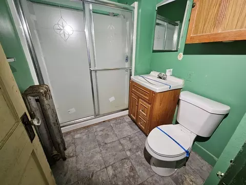 Bath - 73-75 Kenyon St, Springfield, MA 01109 photo 1 of 2