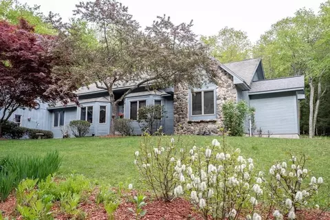 292 Main Rd, Montgomery, MA 01085