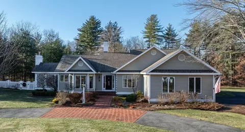 8 Andrew Cir, Hampden, MA 01036
