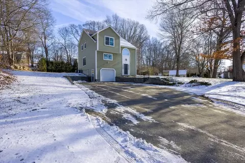 14 Donahue Ln, Grafton, MA 01536