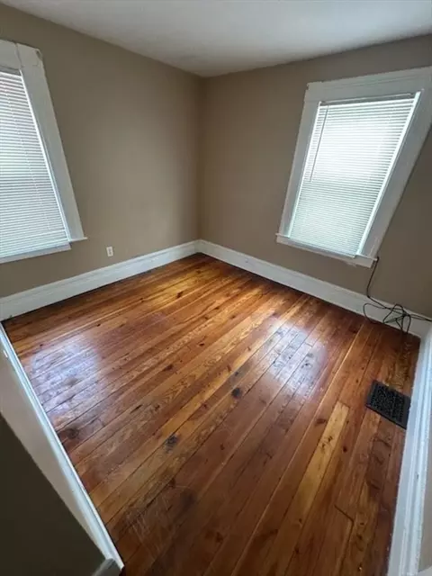 21 Clifton Ave, Springfield, MA 01105 photo 5