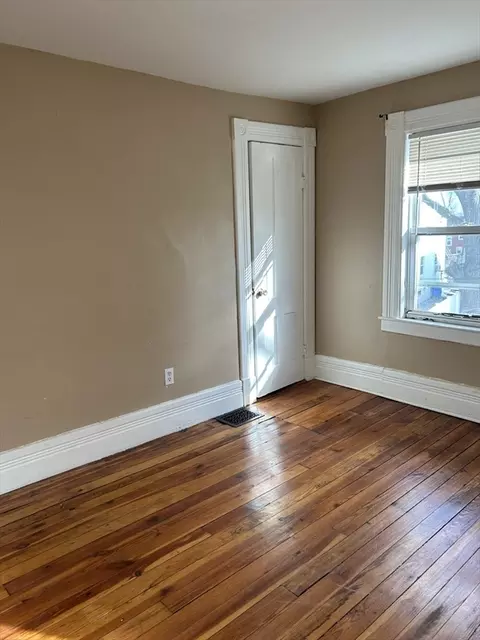 21 Clifton Ave, Springfield, MA 01105 photo 12