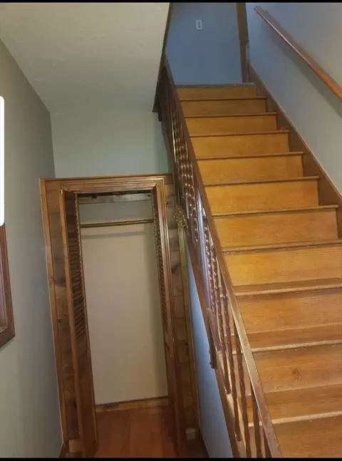 Entry Way - 1 Burton St, Worcester, MA 01607 photo 2 of 4