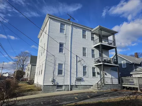 8 Blinns Ct, Taunton, MA 02780