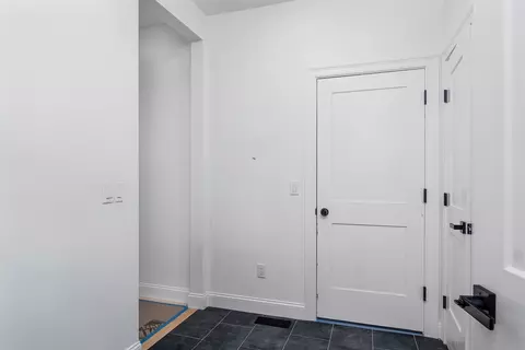 Entry Way - 3 Crest Ave, Worcester, MA 01607 photo 2 of 5