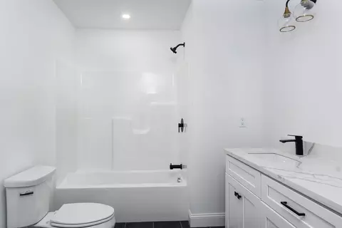 Bath - 3 Crest Ave, Worcester, MA 01607 photo 3 of 6