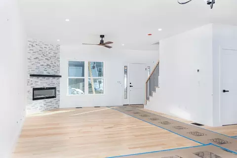 Living - 3 Crest Ave, Worcester, MA 01607 photo 4 of 4