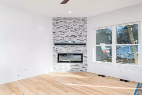 Living - 3 Crest Ave, Worcester, MA 01607 photo 1 of 4
