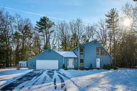 Exterior - 47 Ashley Cir, Easthampton, MA 01027 photo 2 of 8