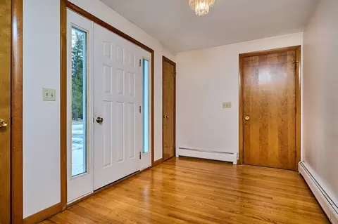 Entry Way - 47 Ashley Cir, Easthampton, MA 01027 photo 1 of 4