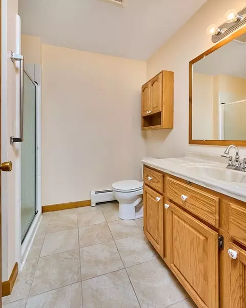 Bath - 47 Ashley Cir, Easthampton, MA 01027 photo 1 of 2