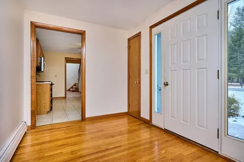 Entry Way - 47 Ashley Cir, Easthampton, MA 01027 photo 2 of 4