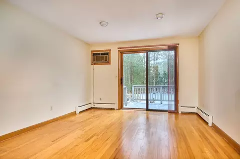 Living - 47 Ashley Cir, Easthampton, MA 01027 photo 3 of 3