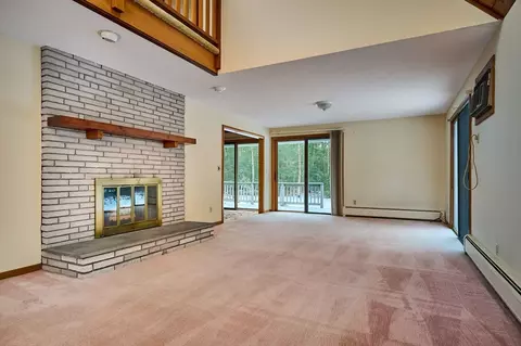 Living - 47 Ashley Cir, Easthampton, MA 01027 photo 1 of 3