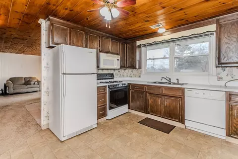 411 Forest Hills Rd, Springfield, MA 01128 photo 17