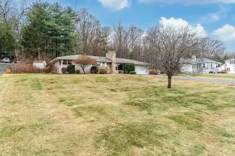 411 Forest Hills Rd, Springfield, MA 01128 photo 3