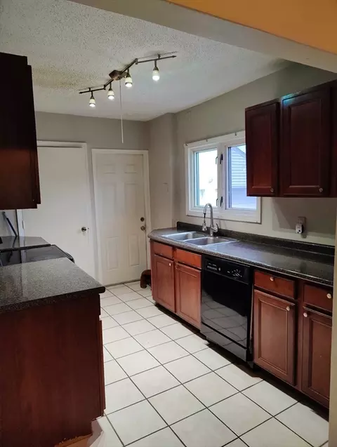 66 Redlands, Springfield, MA 01104 photo 11