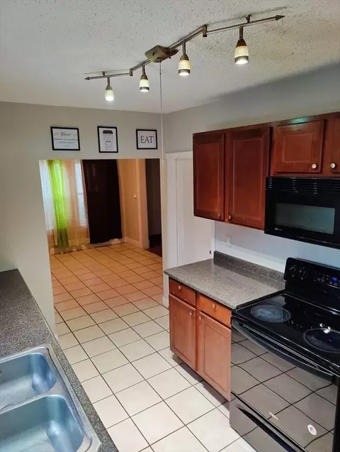 66 Redlands, Springfield, MA 01104 photo 9