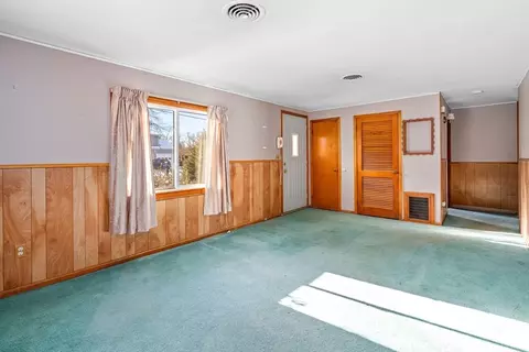 7 Keddy St, Easthampton, MA 01027 photo 9
