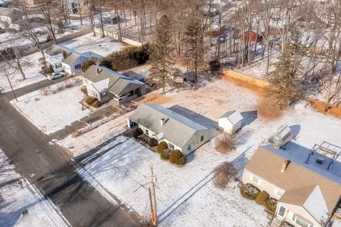 7 Keddy St, Easthampton, MA 01027 photo 4