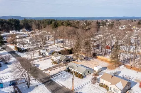 7 Keddy St, Easthampton, MA 01027 photo 5