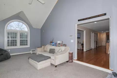 Living - 24 N End Rd, Townsend, MA 01469 photo 2 of 3