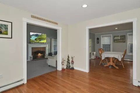 Entry Way - 24 N End Rd, Townsend, MA 01469 photo 3 of 4