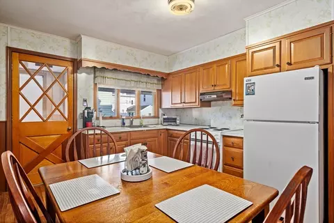 26-28 Exeter St, Easthampton, MA 01027 photo 2