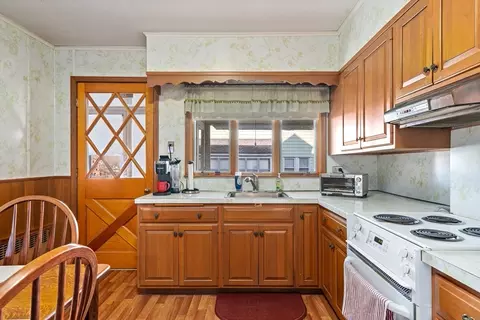 26-28 Exeter St, Easthampton, MA 01027 photo 5