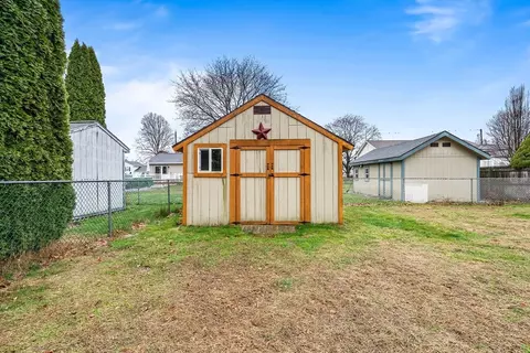 Exterior - 135 Joy St, Chicopee, MA 01013 photo 11 of 11