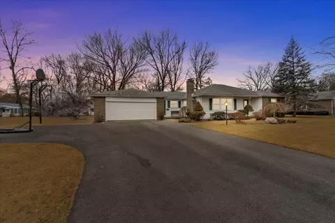 22 Inverness Ln, Longmeadow, MA 01106