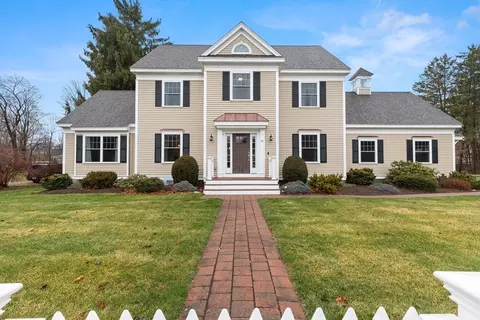 76 North St, Georgetown, MA 01833 photo 2