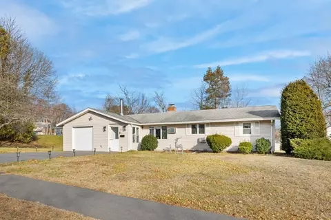 5 Donna St, Peabody, MA 01960