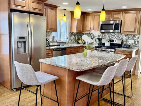 81 Sterling Rd, Barnstable, MA 02601 photo 3