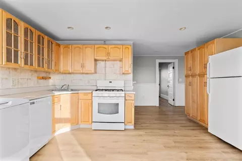 90-92 Congress St #4F, Salem, MA 01970