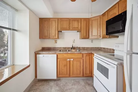 Kitchen - 30 Nassau #30, Springfield, MA 01129 photo 1 of 2