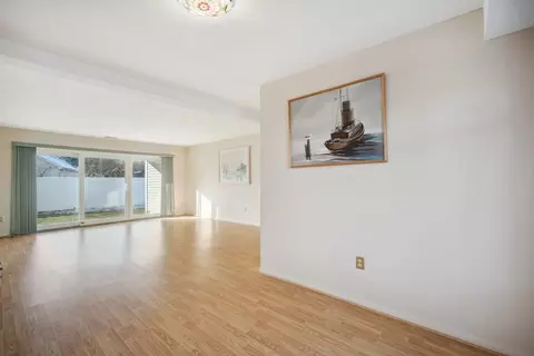 Living - 30 Nassau #30, Springfield, MA 01129 photo 7 of 8