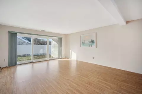 Living - 30 Nassau #30, Springfield, MA 01129 photo 6 of 8