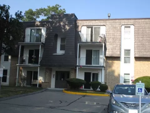14 Shadowbrook Ln #27, Milford, MA 01757