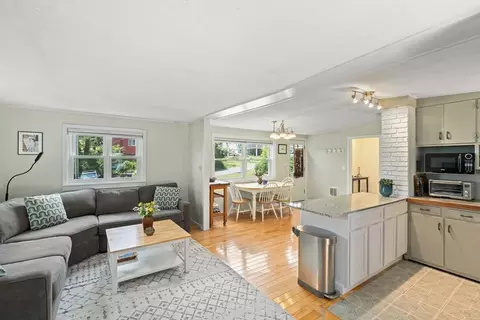 17 Brooks Rd, Gloucester, MA 01930 photo 2