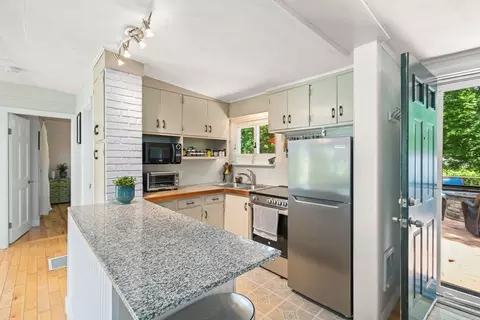 17 Brooks Rd, Gloucester, MA 01930 photo 5