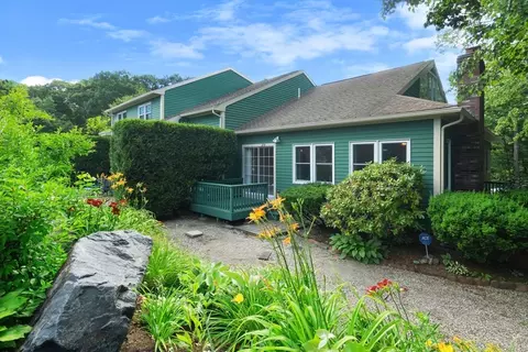 29 1st St #D, Salem, MA 01970