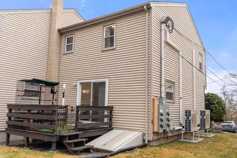 Exterior - 152 E Bacon St #C6, Plainville, MA 02762 photo 4 of 7