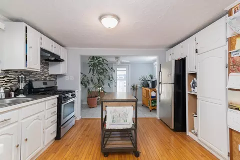 31 Parkwood Dr, Wareham, MA 02571 photo 4